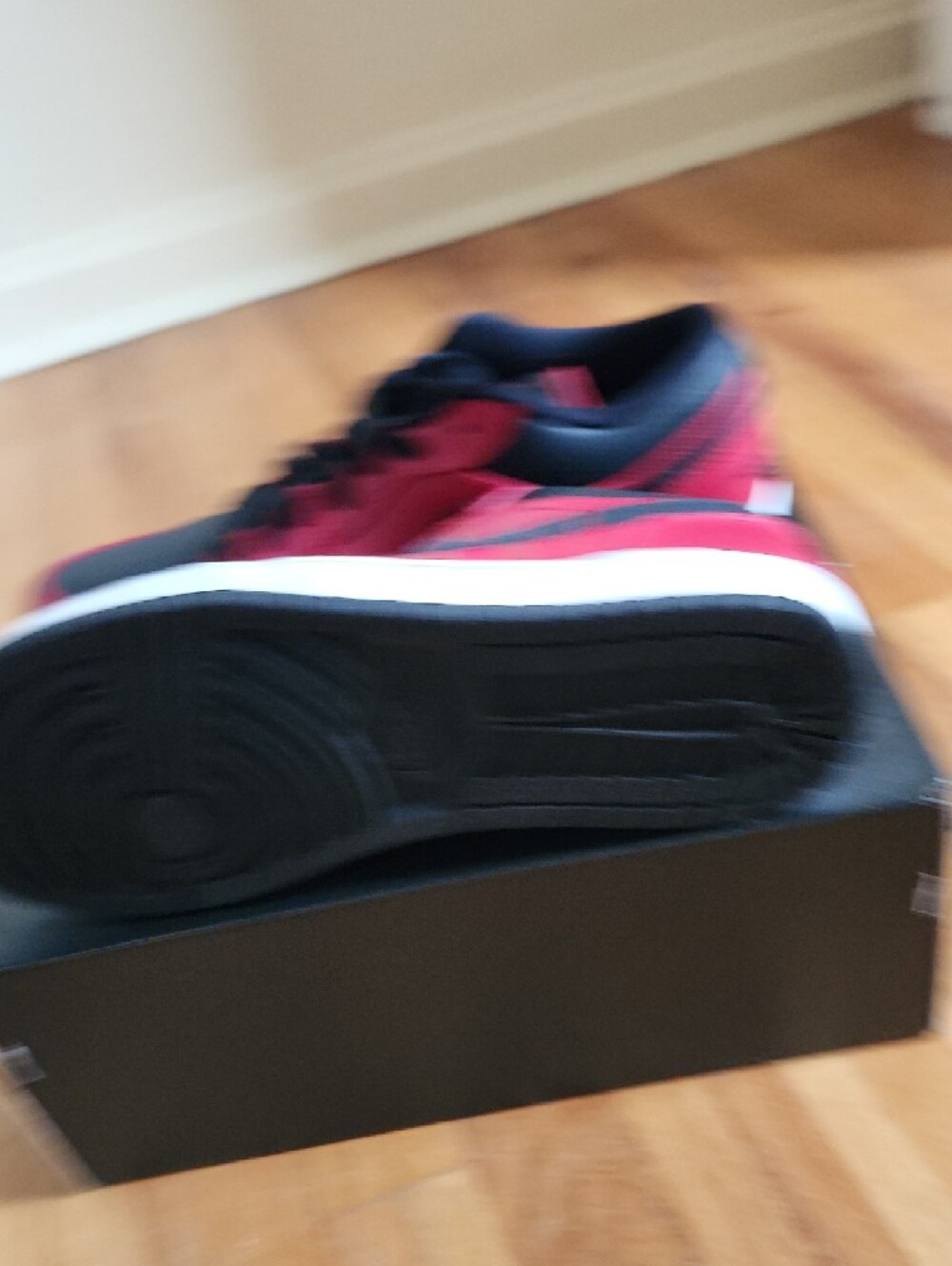 Nike Air Jordan 1 Low - Red & Black - Picture 4 of 6